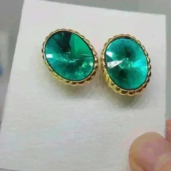 Vintage Gold-toned green red  gemstone earrings - Picture 9 of 12